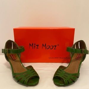 Green patent leather sandals, size 5.5